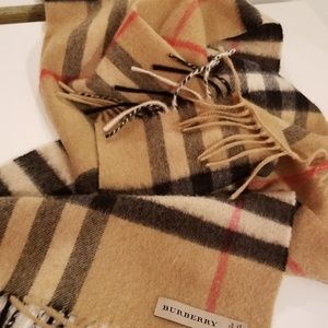 Burberry Cashmere Scarf (Classic)
